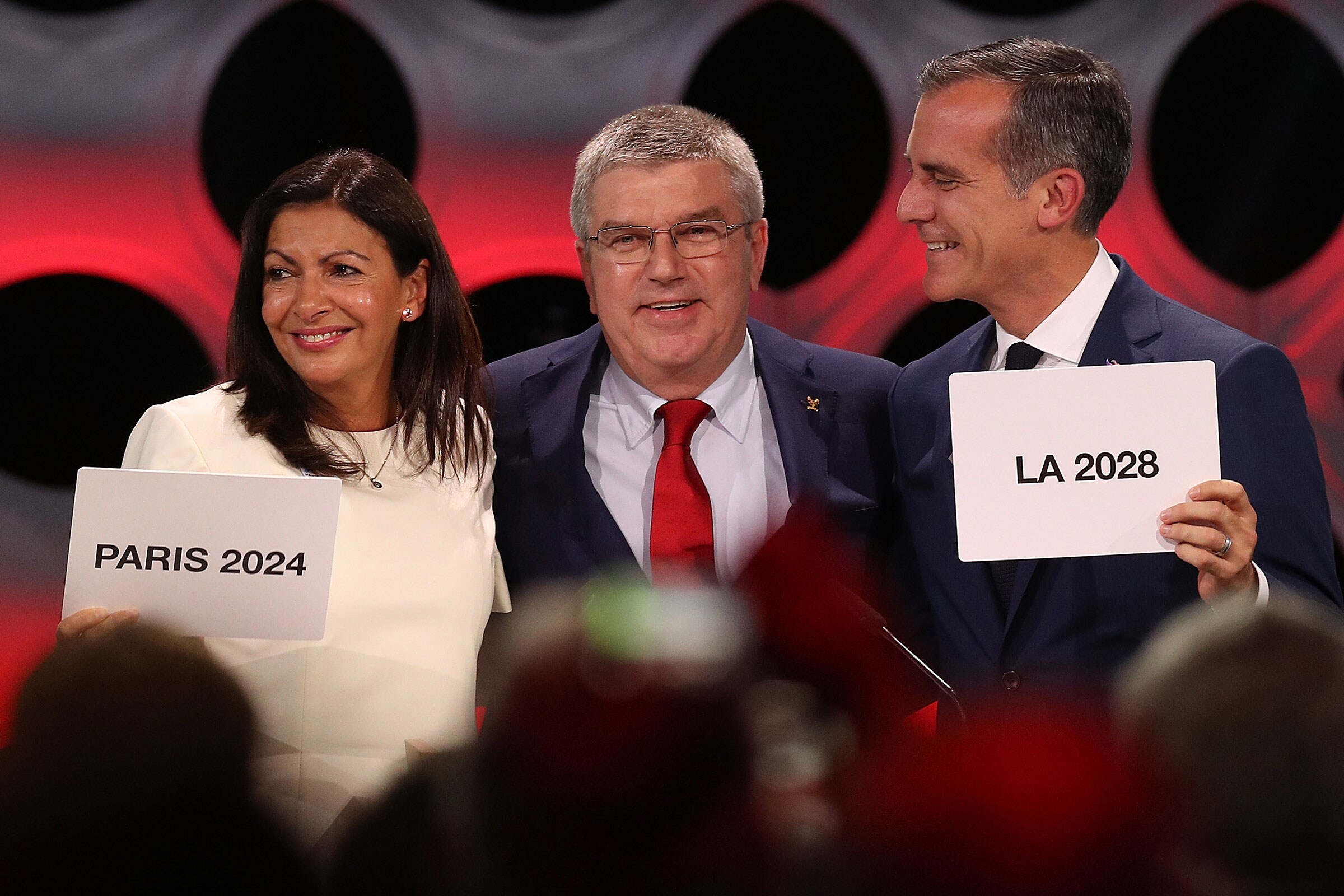 Le président du CIO Thomas Bach lors de l'élection de Paris 2024 et LA 2028 comme villes hôtes.