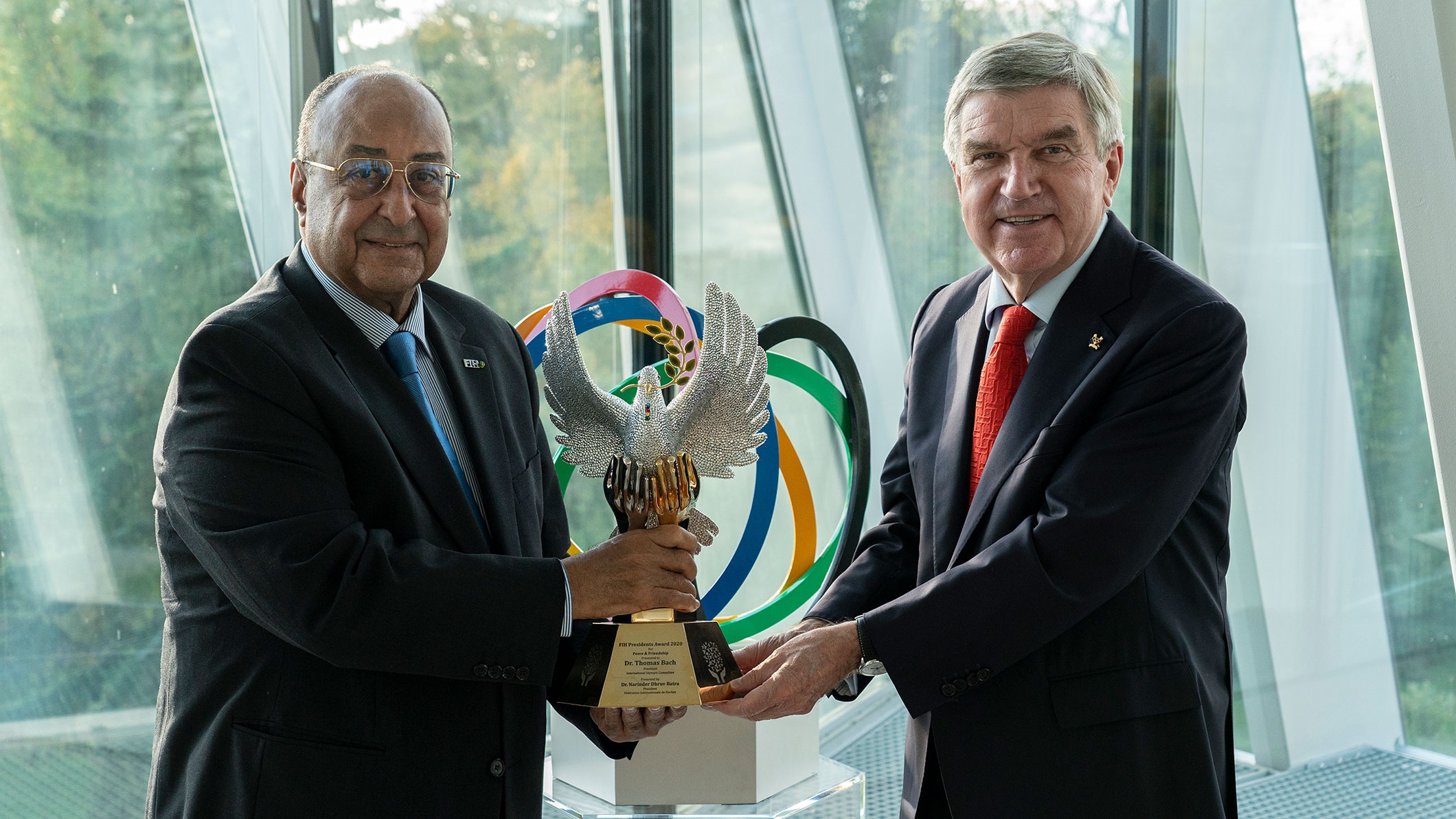 President Bach receives Peace and Friendship Award from the International Hockey Federation (FIH)