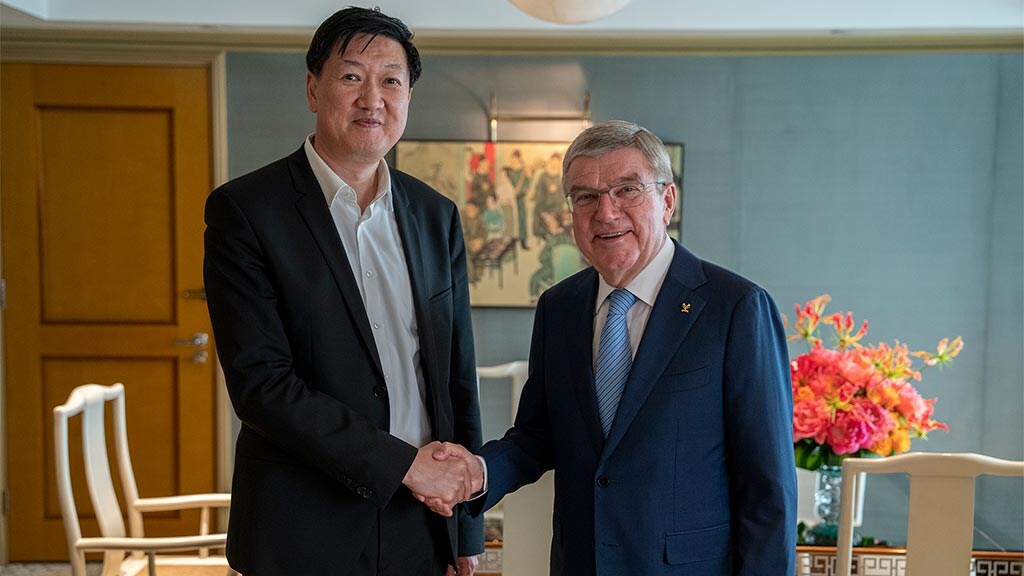 Chinese Olympic Committee President Gao Zhidan welcomed IOC President Bach to Beijing