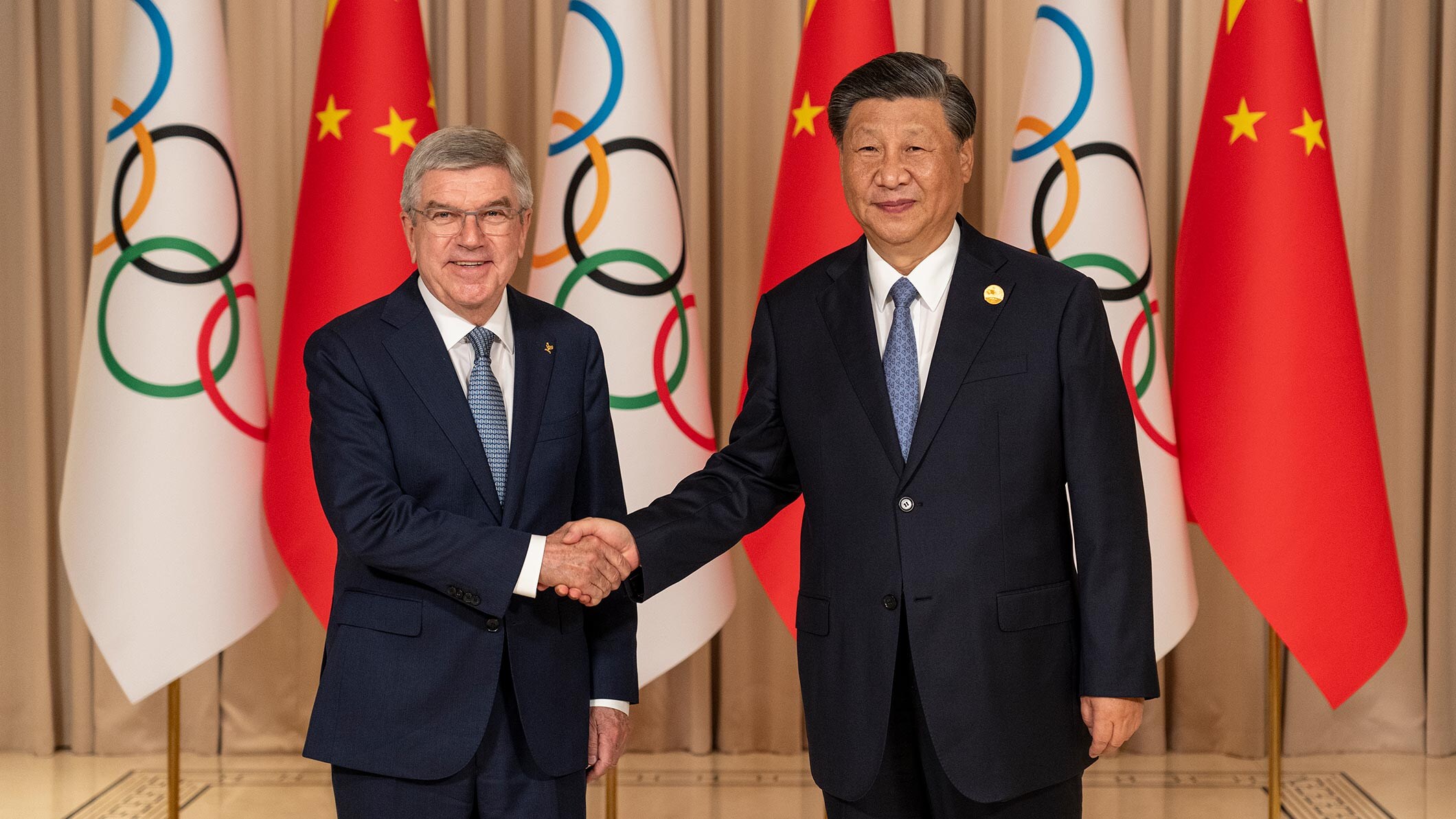 IOC President Bach welcomed by Chinese President Xi Jinping