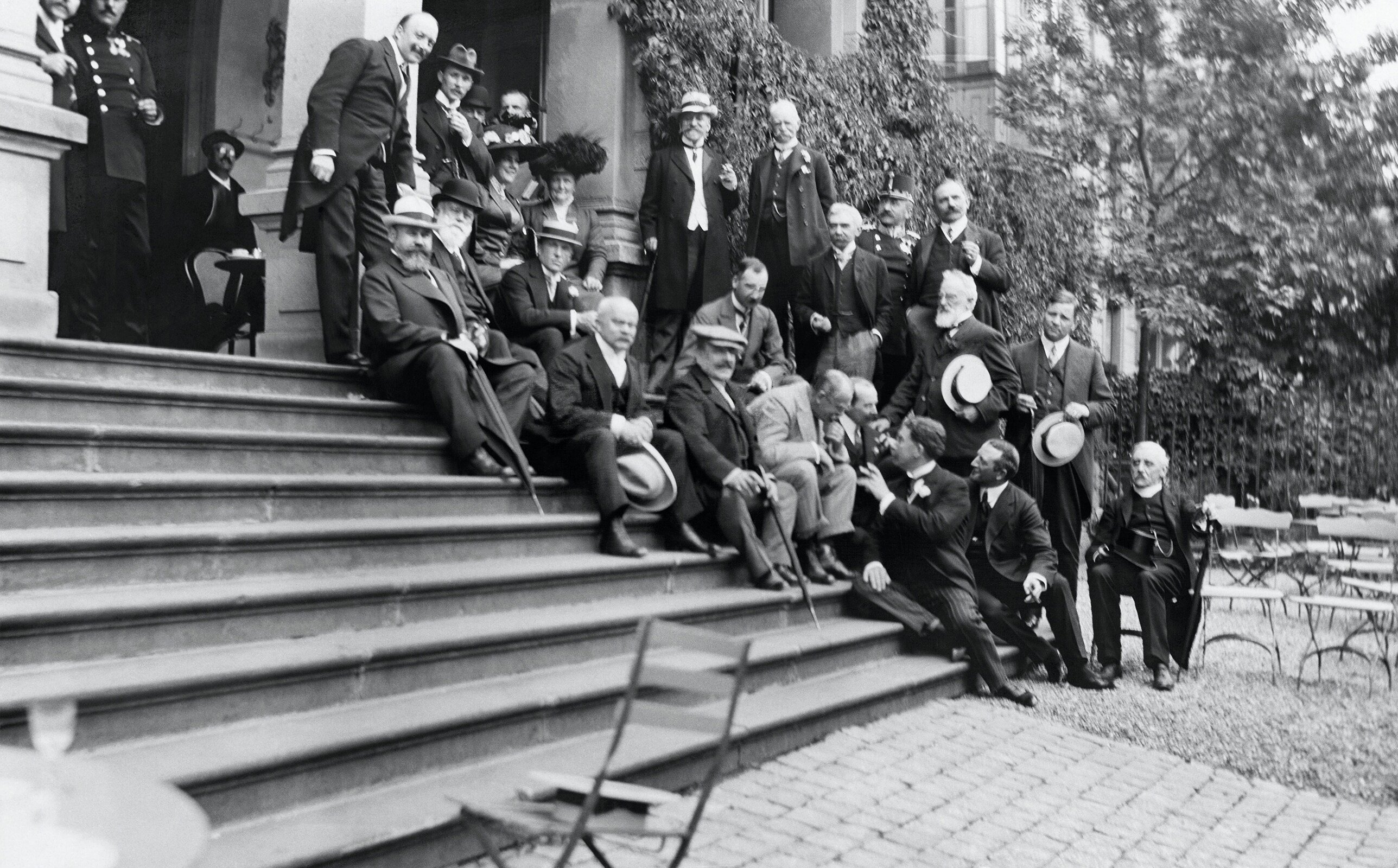 13th IOC Session, Luxembourg, 1910 - IOC Members and Baron Pierre de COUBERTIN, IOC President.