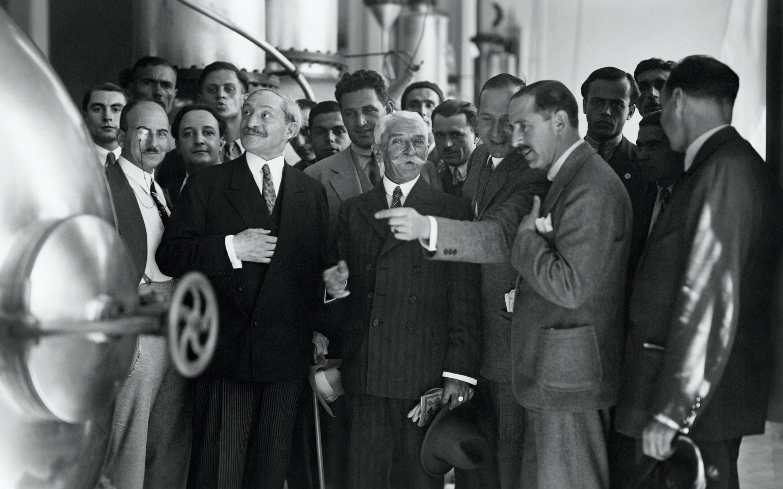 Visit of the Ovomaltine factory, Neuenegg, 1932 - In the center, M. CANELLOPOULOS, the Greek ambassador to Switzerland, Baron Pierre de COUBERTIN and Francis-Marius MESSERLI (from the side), Secretary General of the National Olympic Committee of Switzerland (SUI) surrounded by Greek athletes.