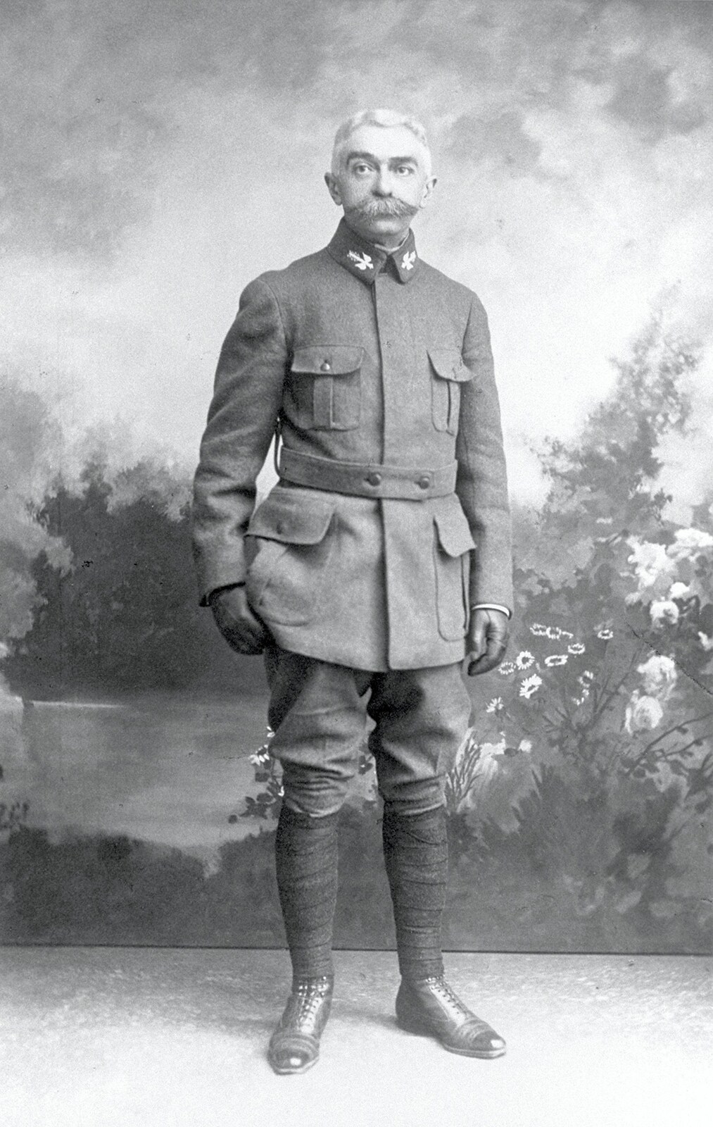Baron Pierre de COUBERTIN in French uniform during theFirst World War.