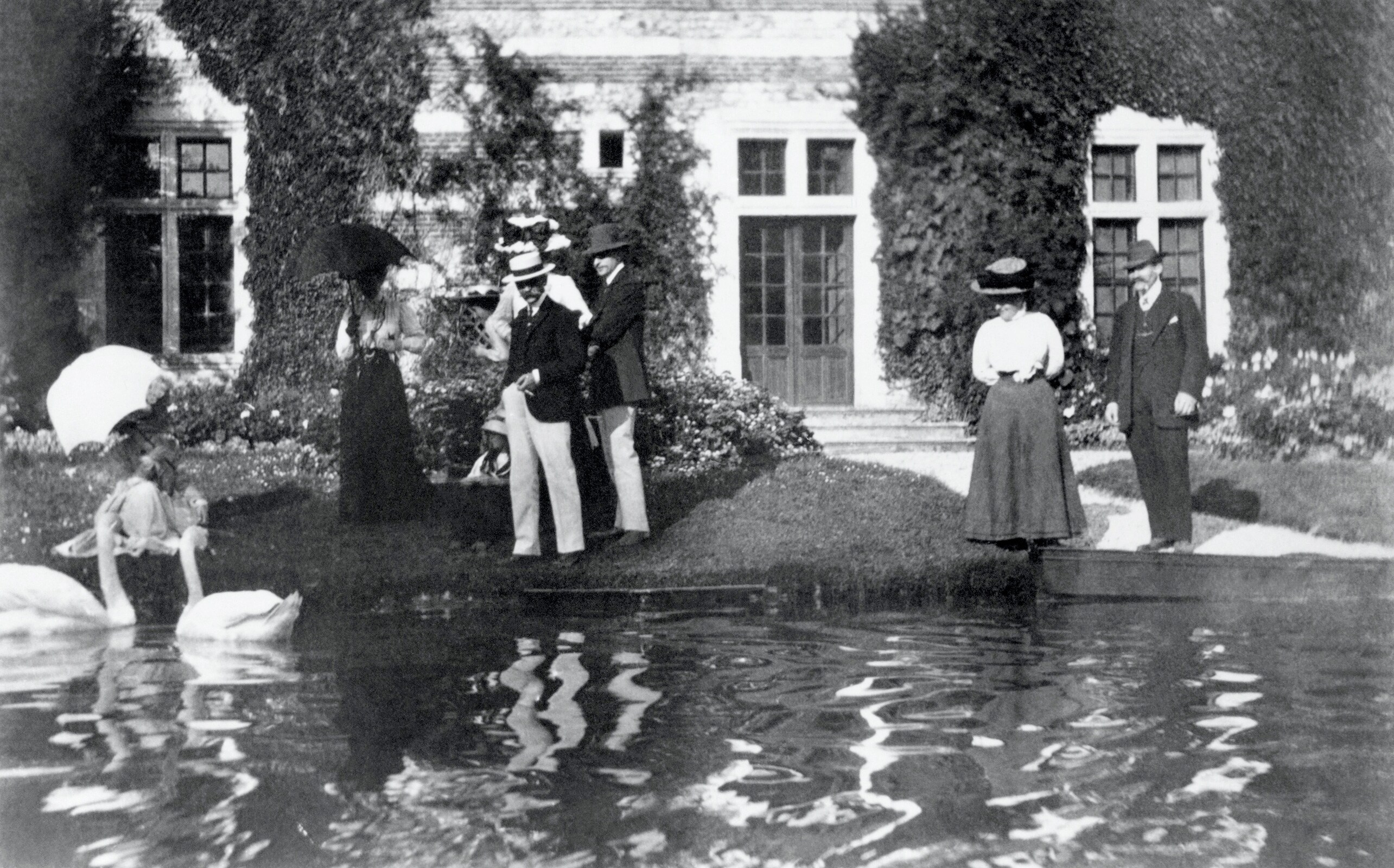 In front of the château de Mirville, Baron Pierre de COUBERTIN, his brother-in-law Gaëtan de NAVACELLE, Countess and Count Maurice de MADRE.