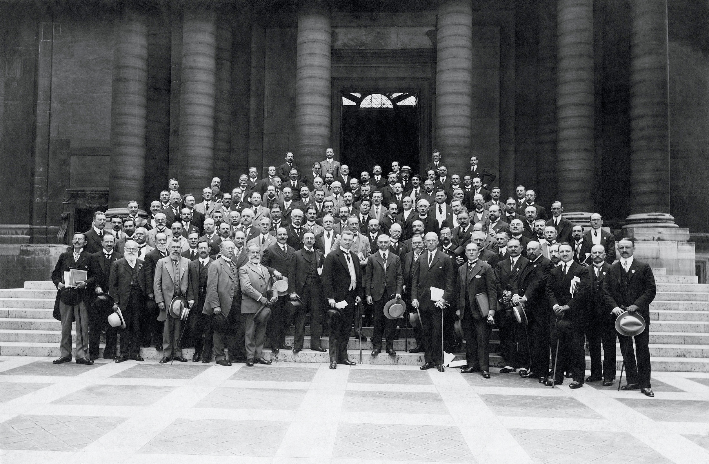 6th Olympic Congress, Paris, 1914 - Baron Pierre de Coubertin, IOC President and the participants, in front of the Palais de la Sorbonne.