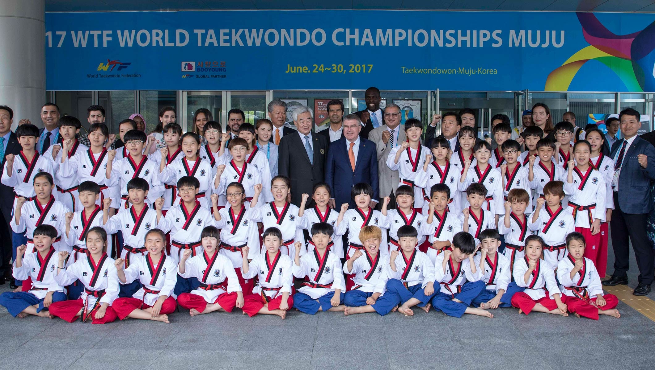 Официальная федерация тхэквондо. Всемирная Федерация тхэквондо. World Taekwondo. Федерация таэквондо в Ташкенте. Федерация тхэквондо ОАЭ.