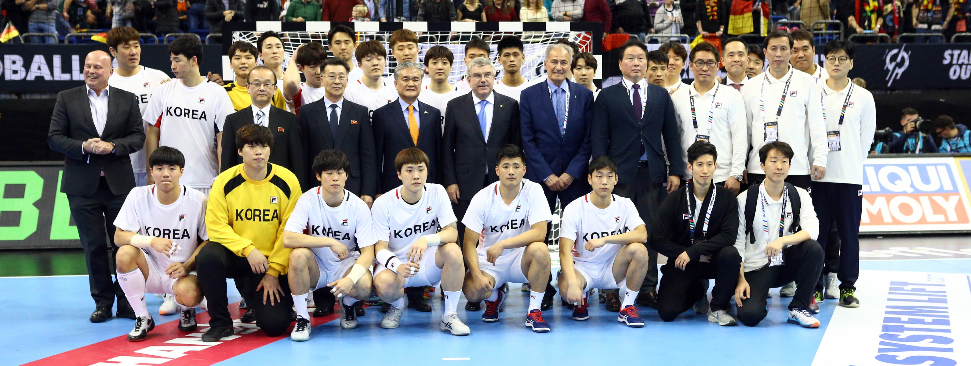 IOC President meets and congratulates Korean team at Handball World Championship 2019 - Olympic News